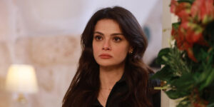 چگونه شبیه شخصیت آلیا در سریال شهر دور آرایش کنیم؟