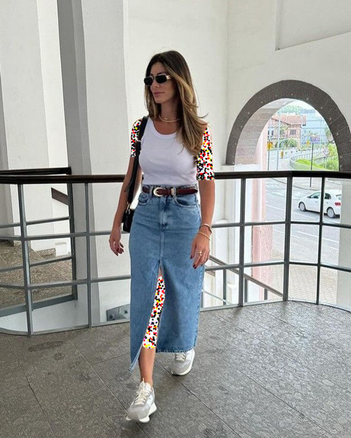 استایل با دامن‌ جین چاک‌دار