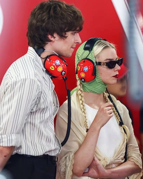 شال کلاسیک آنیا تیلور جوی