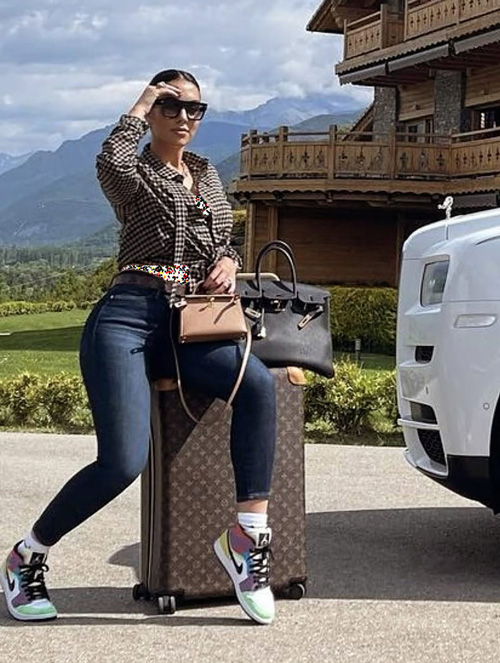 استایل‌های ناهماهنگ جورجینا با کیف‌های هرمس