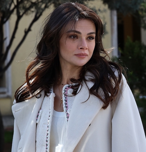 سبک میکاپ آلیا آلبورا در سریال «شهر دور»