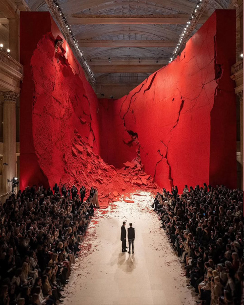 فشن‌شوی ولنتینو در خرابه‌ها