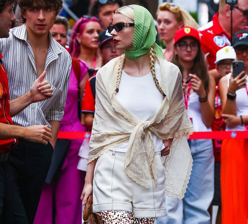 شال کلاسیک آنیا تیلور جوی