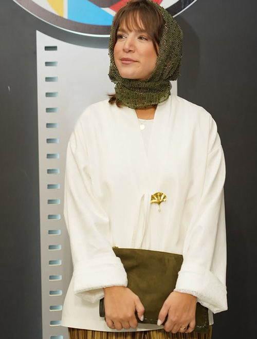 برگ زیبا روی کت ستاره پسیانی