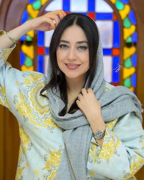 کیف بهاره کیان‌افشار از برند مارک جیکوبز