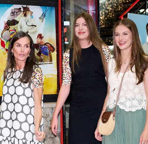 ملکه لتیزیا و دخترانش