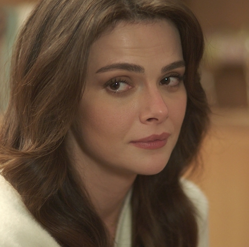 سبک میکاپ آلیا آلبورا در سریال «شهر دور»