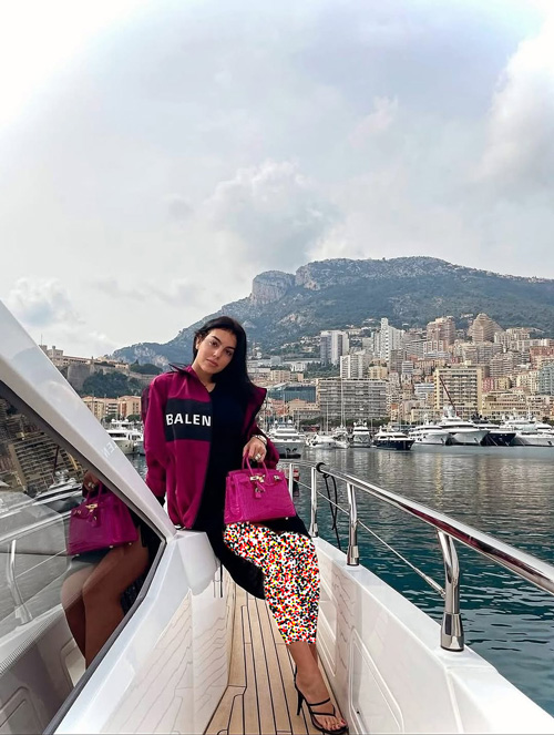 استایل‌های ناهماهنگ جورجینا با کیف‌های هرمس