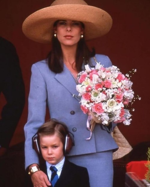 سبک پوشش دختر گریس کلی