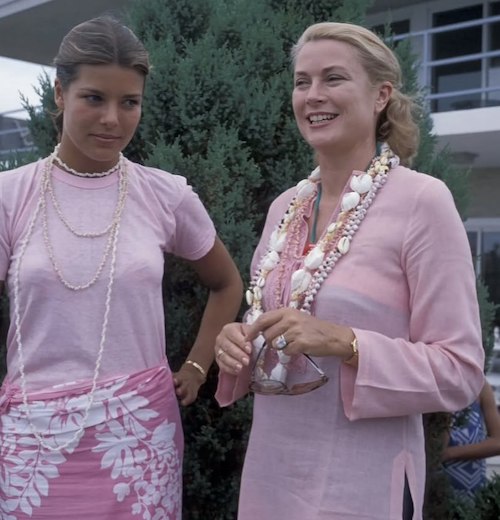 سبک پوشش دختر گریس کلی