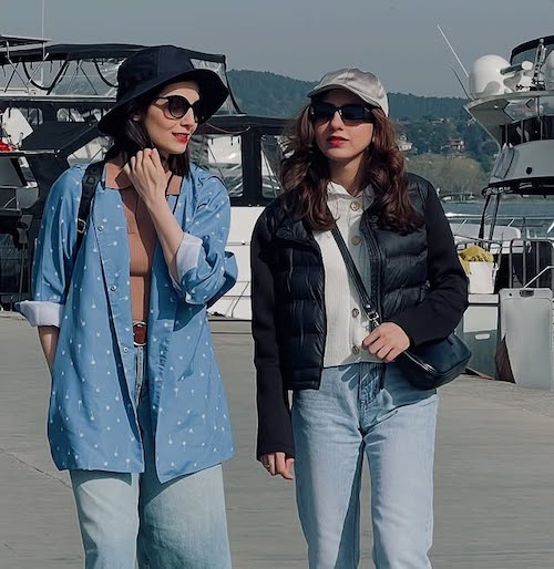 مهسا و بنفشه در استانبول