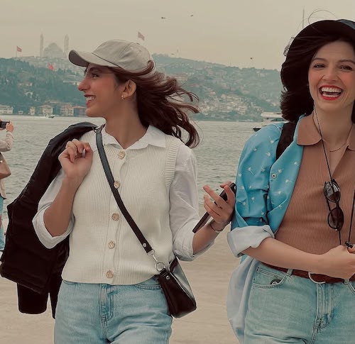 مهسا و بنفشه در استانبول