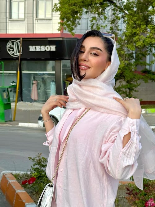 استایل صورتی میترا رفیع