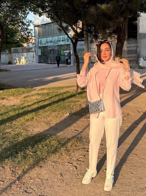 استایل صورتی میترا رفیع