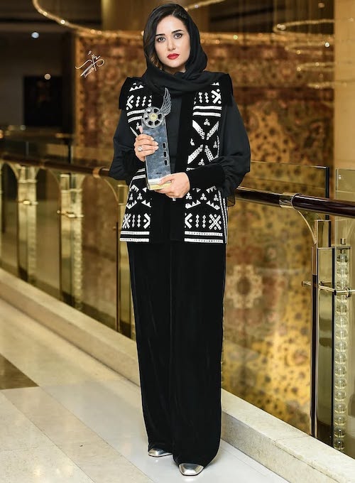 نقره‌ای؛ رنگی پرقدرت در دنیای مد