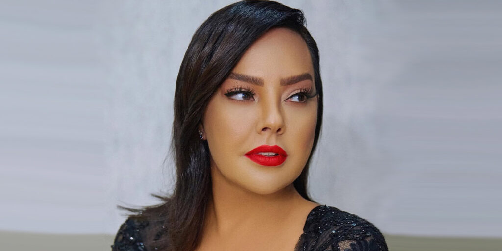 پیراهن‌های ابرو گوندش در کنسرت اخیرش تماشاچیان را محو تماشا کرد!