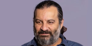 واکنش خنده‌دار مهراب قاسم‌خانی به قیمت عینک آفتابی‌اش