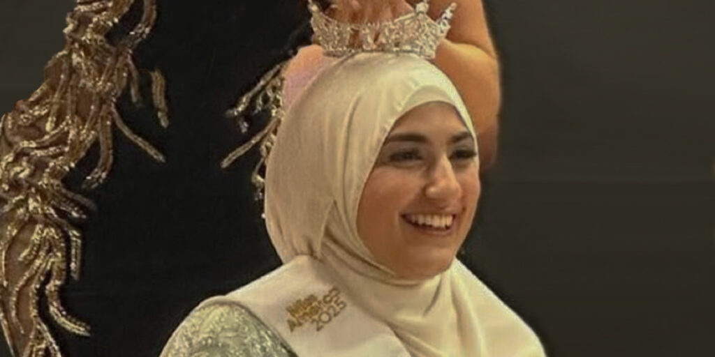 این زن محجبه به عنوان زیباترین زن سال 2025 انتخاب شد