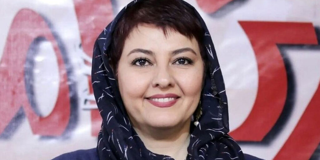 آناهیتا همتی در 52 سالگی هنوز لباس‌های خوش‌انرژی می‌پوشد!