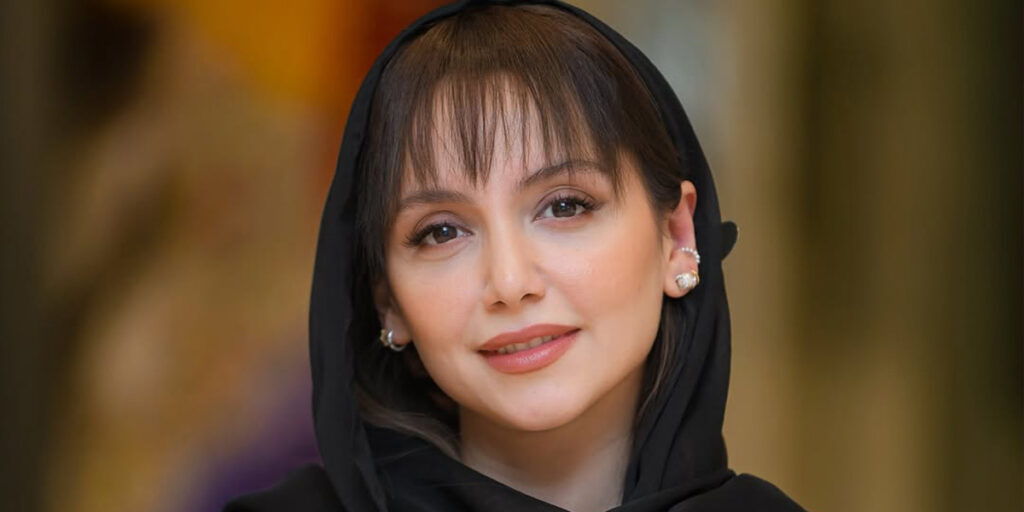 جلیقه رنگارنگ نازنین بیاتی