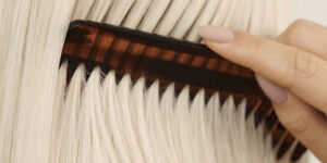 چگونه در خانه موهایمان را دکلره کنیم؟ آموزش قدم به قدم