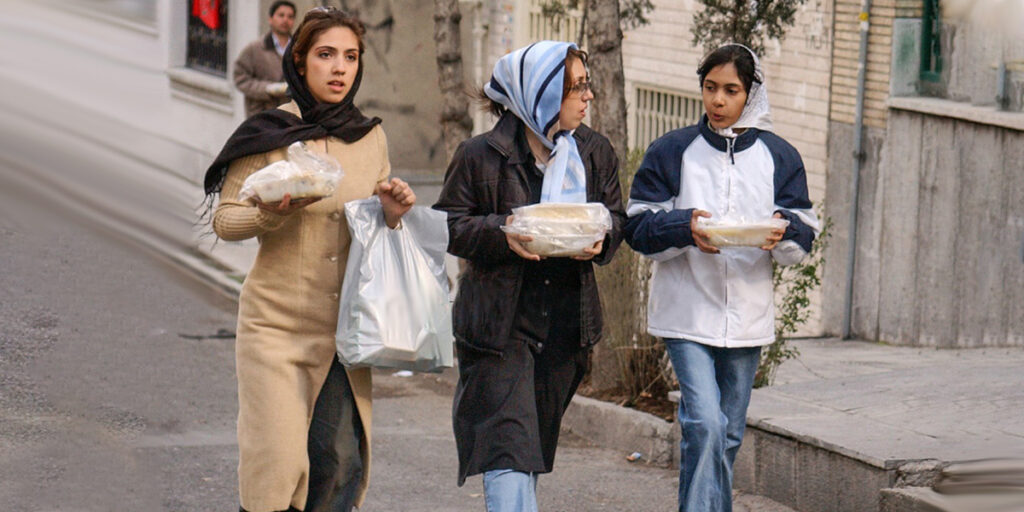 شلوارهای تازده و مانتوهای جذب؛ تصویری نوستالژیک از دهه ۸۰ تهران