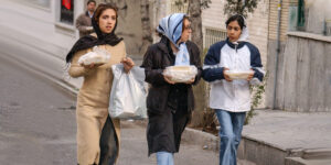 شلوارهای تازده و مانتوهای جذب؛ تصویری نوستالژیک از دهه ۸۰ تهران