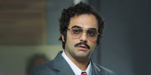 انتخاب جسورانه صابر ابر همه ما را شگفت‌زده کرد؛ کفش‌هایی که ست کردن آن هنر است!