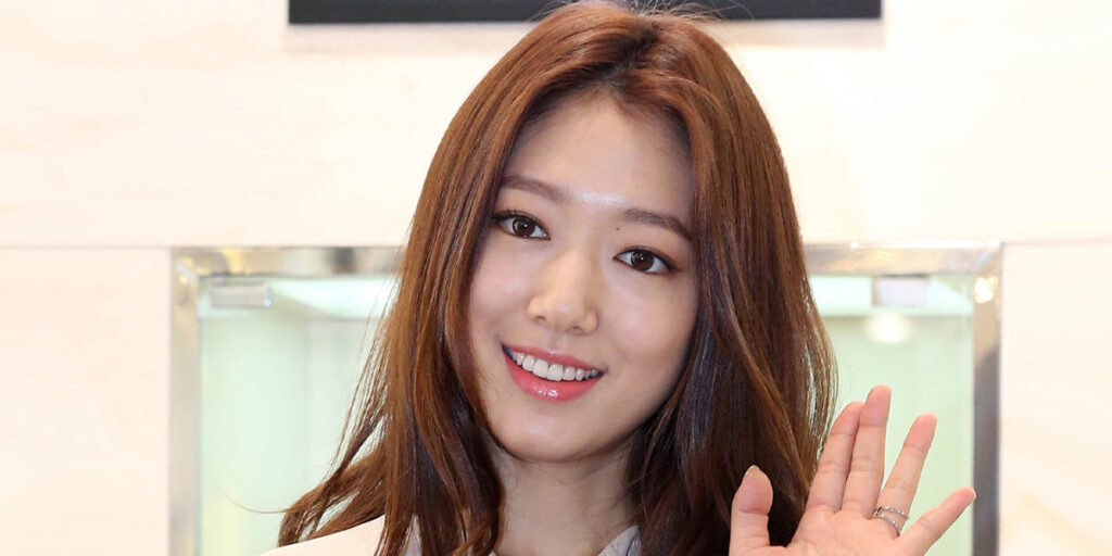 دوست دارید بانمک و جذاب شوید؟ موهایتان را شبیه مدل موی جدید پارک شین هه کوتاه کنید