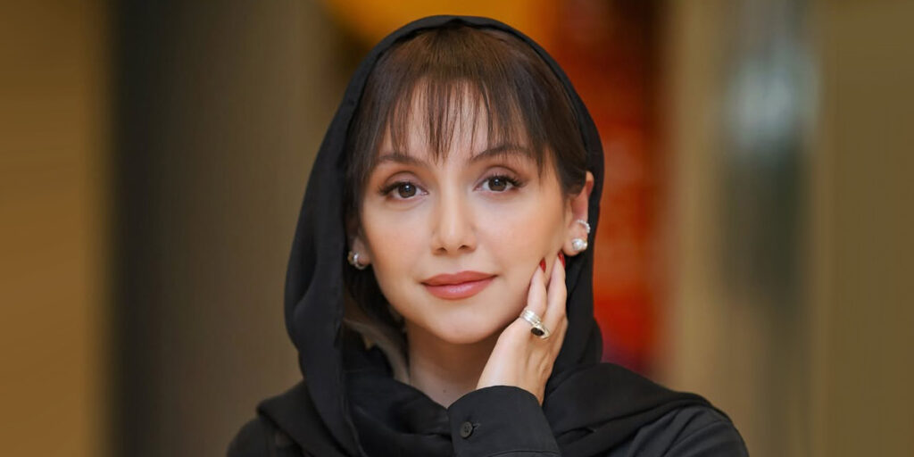 سرد و بی‌روح مثل استایل جدید نازنین بیاتی؛ مشکی را به هیچ وجه شبیه او ست نکنید!