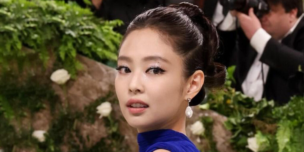 جنی بلک پینک بدون آرایش در خیابان دیده شد؛ همچنان بی‌نقص و زیبا