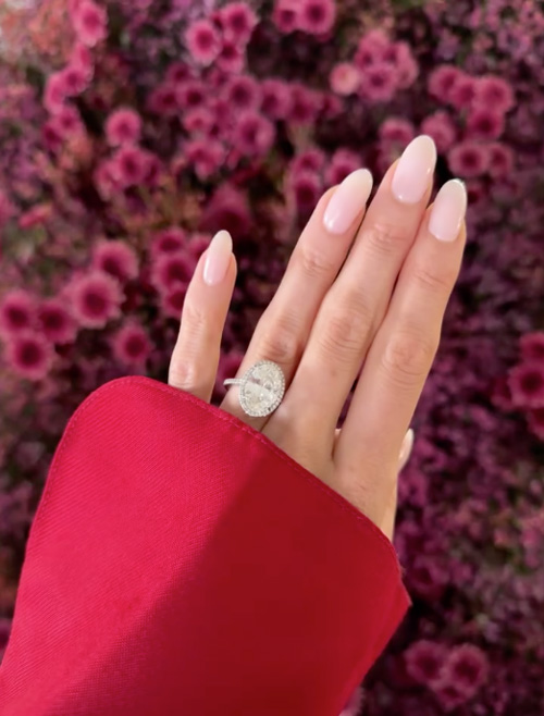 نامزدی السا هوسک