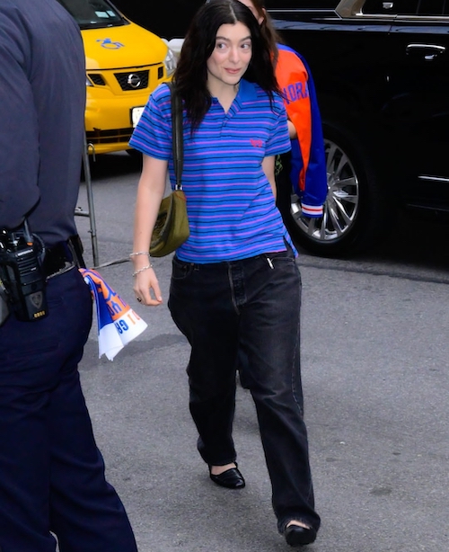 کفش فلت مشکی در استایل سلبریتی‌ها