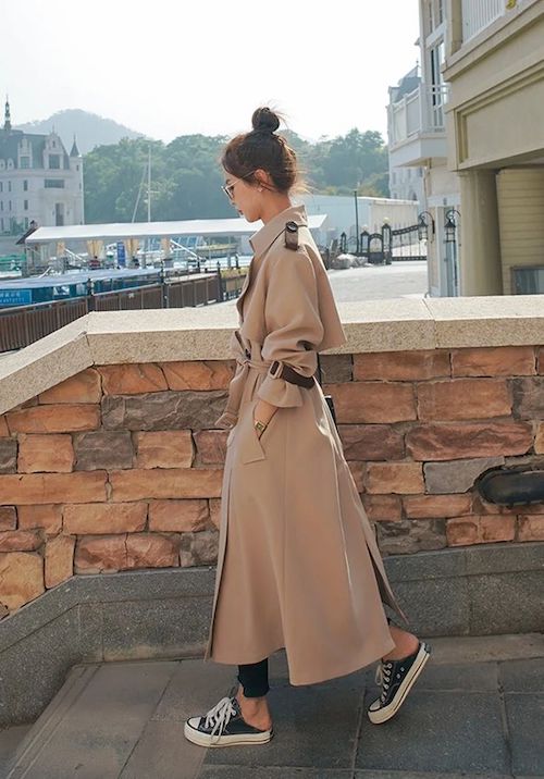 استایل با ترنچ‌کت بلند کرمی