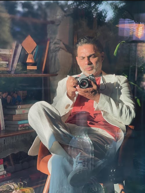 پیمان معادی با استایلی از جورجیو آرمانی