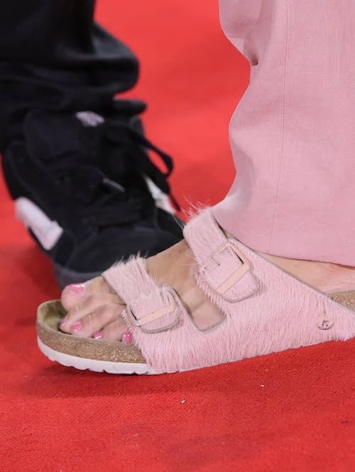 صندل صورتی جیسون موموآ