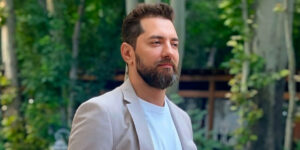 ست کردن کتانی‌های سفید را از استایل جدید بهرام رادان یاد بگیرید