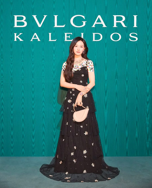 کیف قلبی‌شکل کیم جی وون