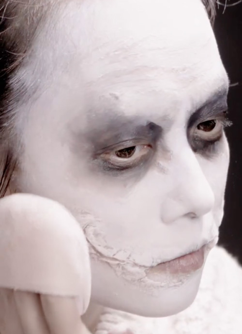 بلاگری متفاوت در دنیای گریم و اینستاگرام