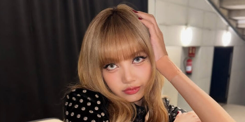 لباسی پشمکی که کاربران را انگشت به دهان گذاشت؛ لیسای بلک پینک باز هم گل کاشت