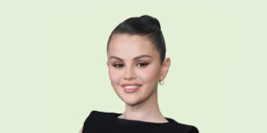 مانیکور ساده سلینا گومز در مراسم امی، جذاب‌ترین ایده ناخن نود امسال