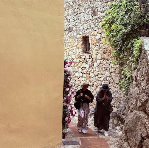 پیراهن مشکی نرگس محمدی