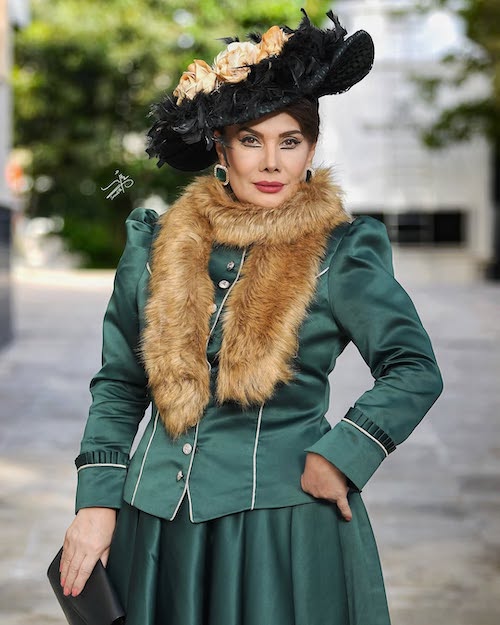 عاطفه رضوی در پشت‌صحنه نمایش فردریک