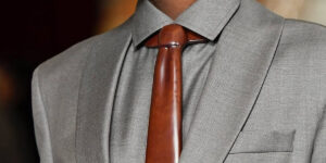 کراوات‌های چوبی جایگزین کراوات‌های پارچه‌ای می‌شوند؟ عجیب اما واقعی!