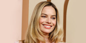 لباسی که از سال ۱۹۹۸ آمد و به زیبایی روی تن مارگو رابی نشست