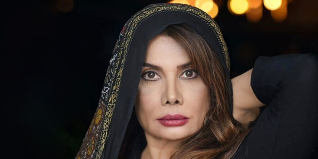 هنر بازیگری و طراحی لباس در یک قاب؛ استایل تئاتری عاطفه رضوی جلب توجه کرد