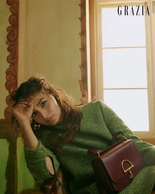 آلیا بات روی جلد مجله