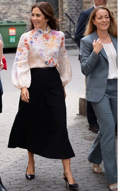 لباس مشترک ملکه مری و دخترش