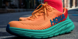 چرا همه دونده‌ها باید کفش هوکا داشته باشند؟
