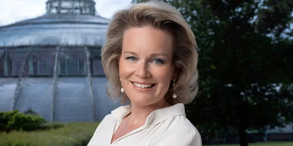 وقتی مد سلطنتی با ظرافت زنانه تلفیق می‌شود؛ نگاهی به استایل جدید ملکه بلژیک